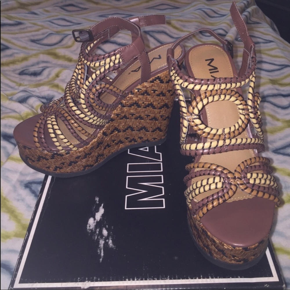 Summer wedges, 8.5